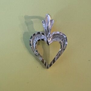 Yellow gold heart pendant